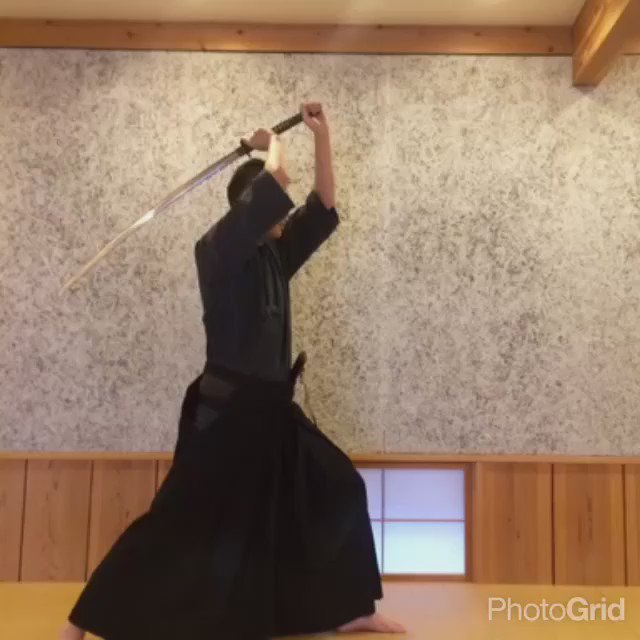 日本刀は片手で切れない の誤解が氷解する刀を振るう所作の動画がわかりやすい Togetter