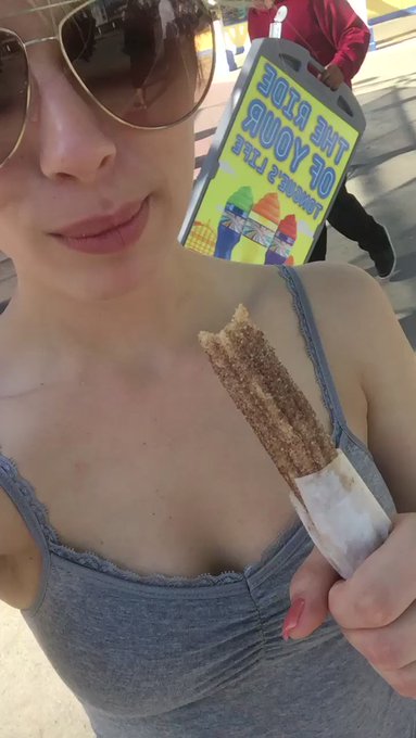 Enjoying my time at #magicmountain #sixflags #ilovechurros https://t.co/99R3UB5L3Y