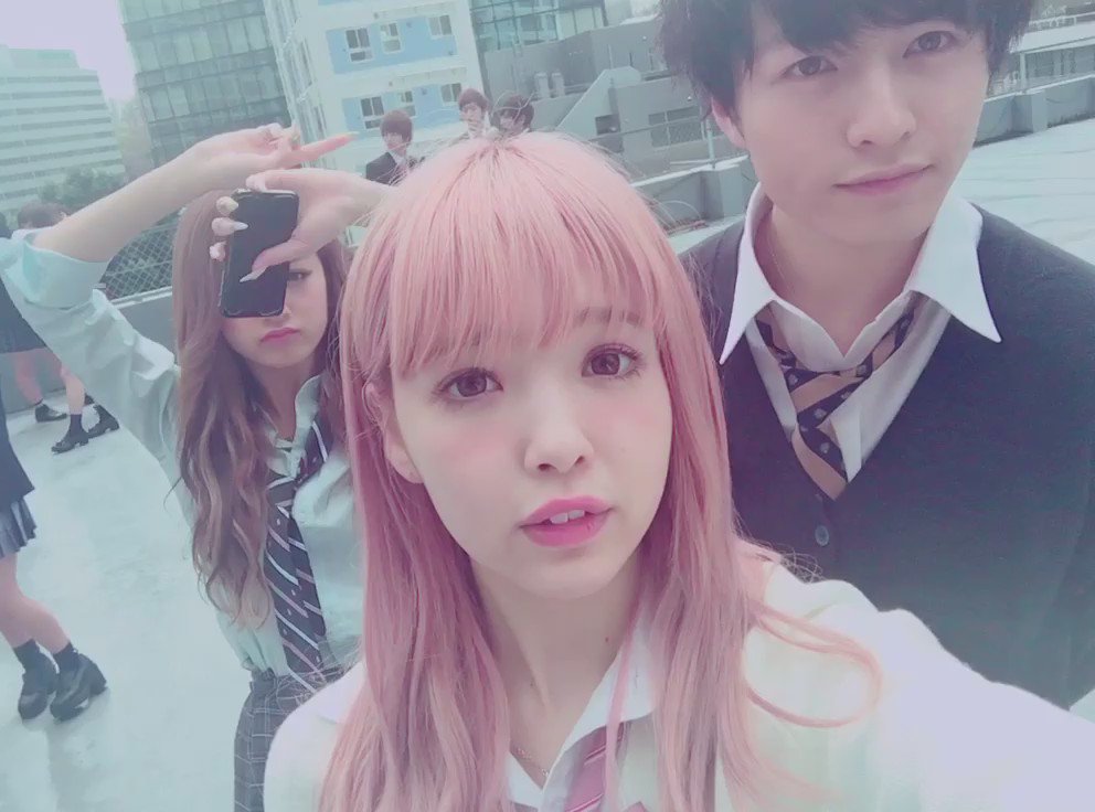 藤田 ニコルと美男子が、街中で奇声を発する動画がナゾすぎるwww