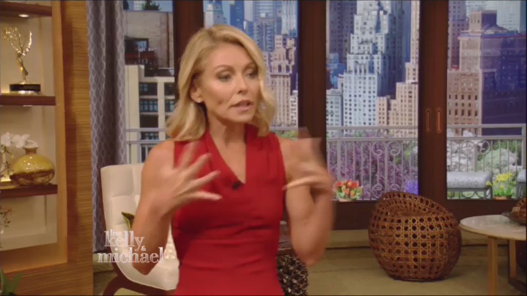 Daily Mail Us On Twitter Kelly Ripa Gives Powerful Speech About