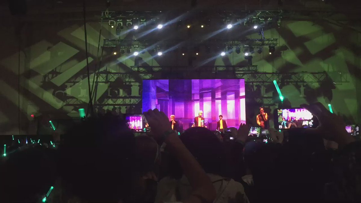 Epic concert thanks 💙 #SHINEEinTORONTO was epic!!! Yay #Toronto 😍