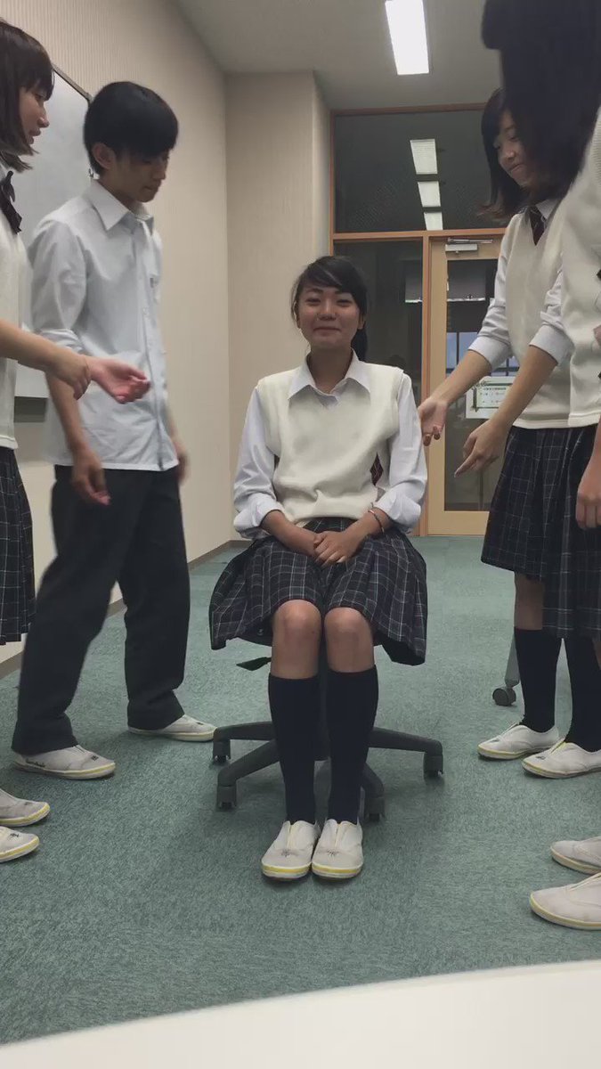 はやりの人差し指。😳