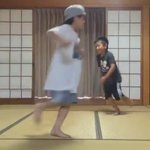 この小学生のブレイクダンスが神業すぎる...これは将来有望だな!