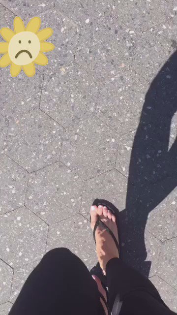 Bonnie Bernstein on Twitter: "Turned #NationalFlipFlopDay into a public  service announcement! Full Snapsterpiece: https://t.co/uf5IZBbsVH #BBCares  https://t.co/NDs2xqwQCz" / Twitter