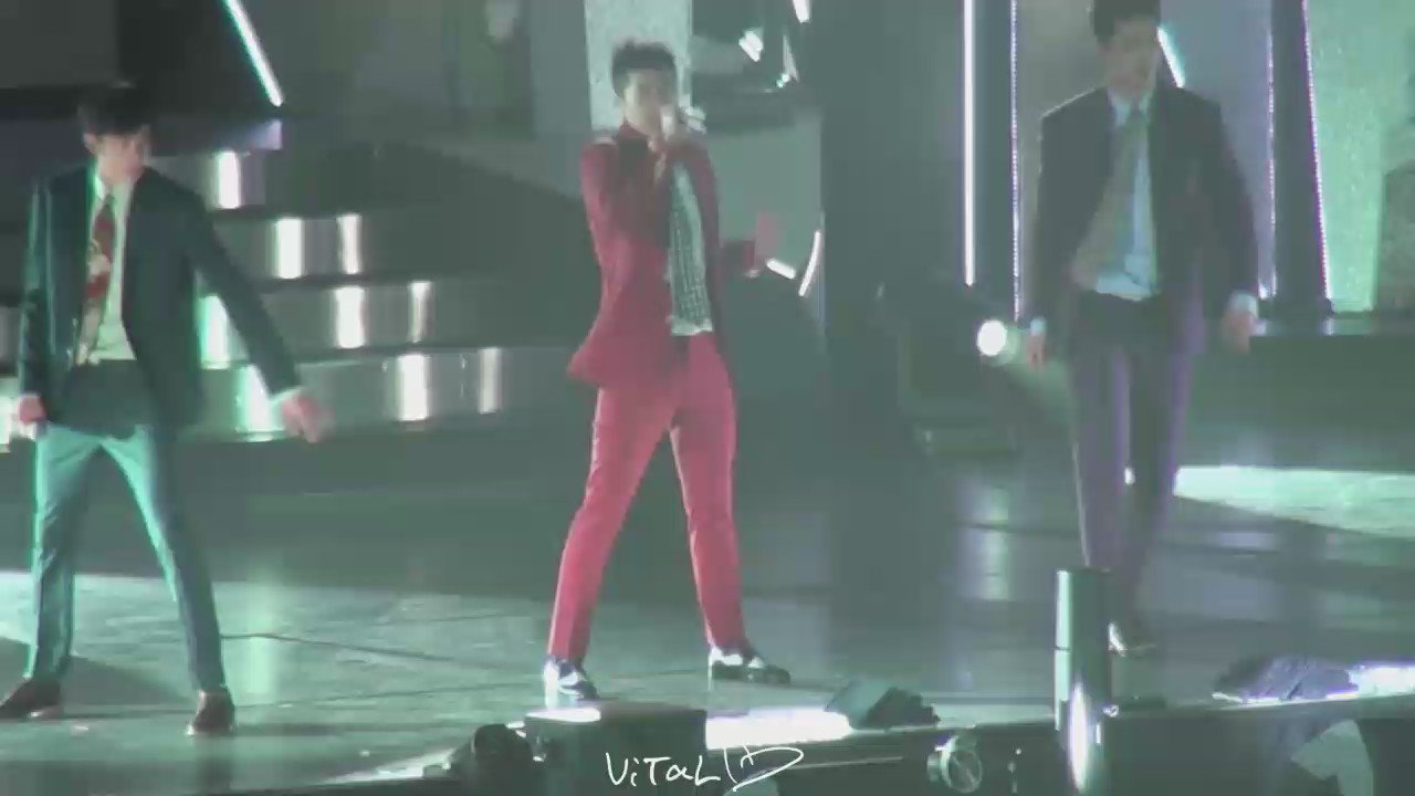 Everyone\s legally obligated to say happy birthday and thank u to mr jang wooyoung for giving us merry go round 
