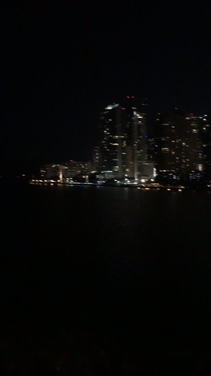 Leslie Jones On Twitter Welcome To Miami View From My Room Damn - roblox vs minecraft rmwisgodk twitter
