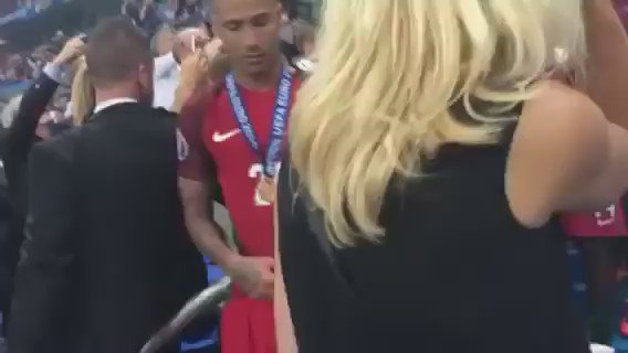 ๐ฅ ู
ู ุงูุฐุงูุฑุฉ
ุงูุณูุฑ ุงูููุณ ููุฑุบุณูู ุงุซูุงุก ุงูุชุธุงุฑู ููุฑูุณุชูุงูู ุฑููุงูุฏู ุจุนุฏ ุงูููุฒ ุจููุฑู 2016