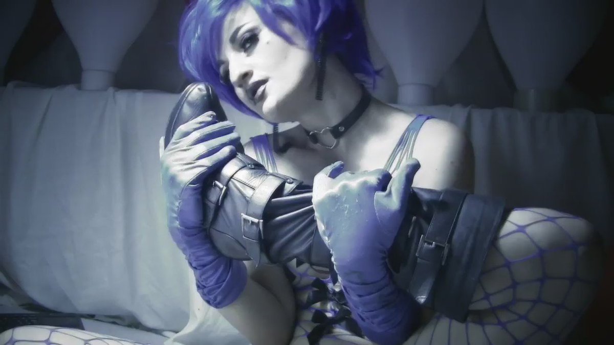 Model - Nina Fetish deepthroat