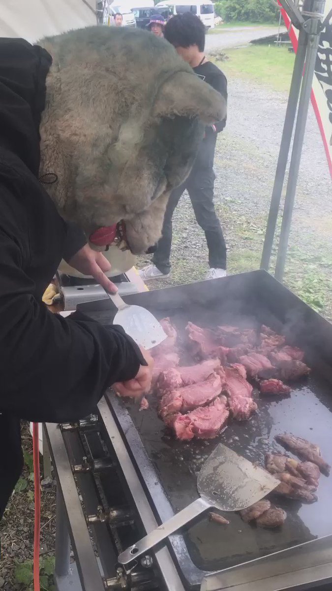 見た目からして肉の扱いはプロ級！？ｗ新人バイトのスキルがヤバイｗｗ