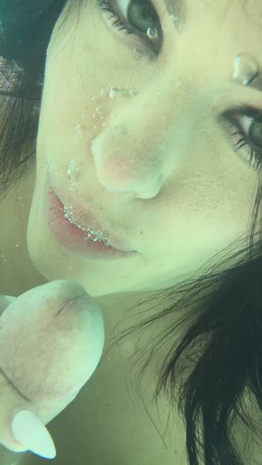 Join me for a dip? https://t.co/AVkBxatv2s