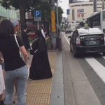 横断歩道を全力疾走し転んじゃうカオナシ!お兄さんに心配されてしまう!