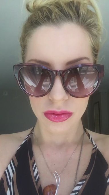 Hey Lovers! I'm a busy ? but I haven't forgotten about you kisses? https://t.co/zVOGKfTRgi