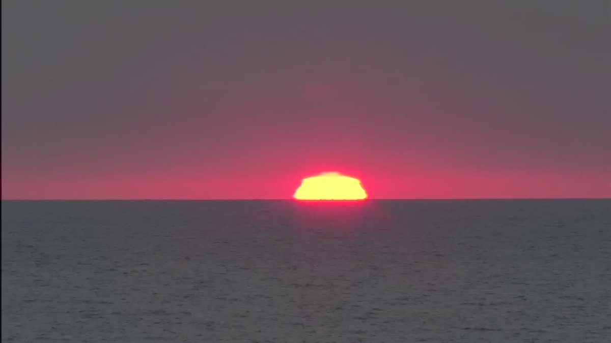 Time-lapse video of a spectacular sunrise over Lake Michigan this morning. @ABC7Chicago