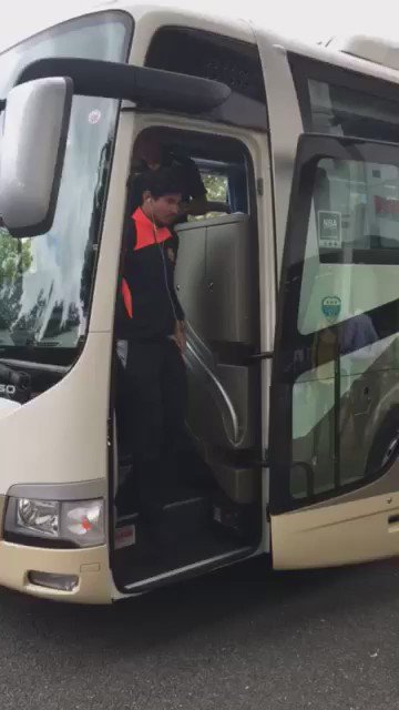 Fc琉球 Fc Ryukyu 選手バス到着 ニッパツ三ツ沢球技場 Vs Yscc横浜 このあと 13 00キックオフ Fc琉球 Fcryukyu Yscc T Co Iipyhkqtjc Twitter