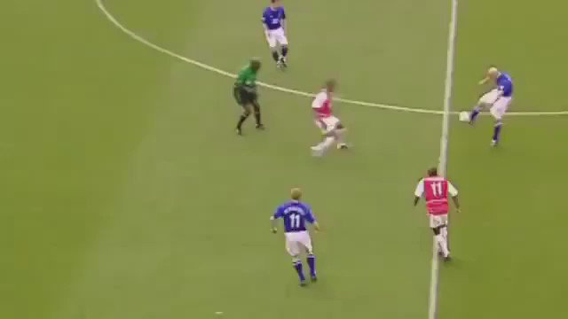 Happy 32nd Birthday to Wayne Rooney today. Here he is at 16 starting it all off with that famous Arsenal goal  