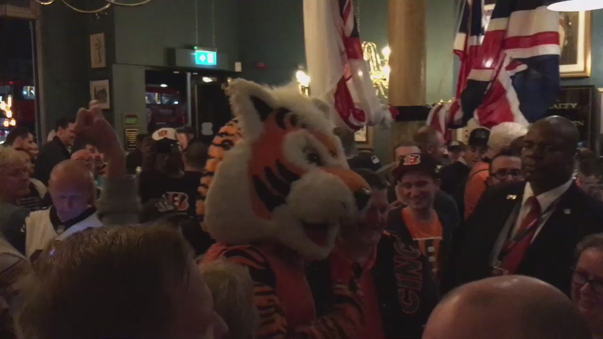 Who Dey at the #Bengals Pub! #WhoDeyInTheUK https://t.co/qsqeut6As2
