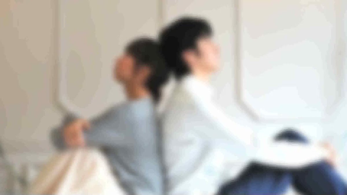 Японский мужик балует свою жену