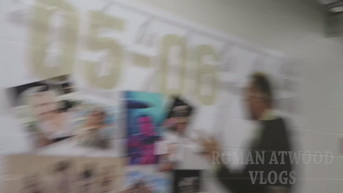 Roman Atwood (@RomanAtwood) on Twitter photo 15/11/2016 11:31:58 I went backstage!! @vanillaice had the place frozen solid! haha thanks for smashing them RTs!! :) I went backstage!! @vanillaice had the place frozen solid! haha thanks for smashing them RTs!! :)