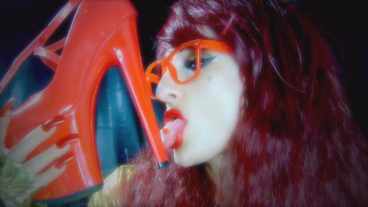 Model - Nina Fetish balloons