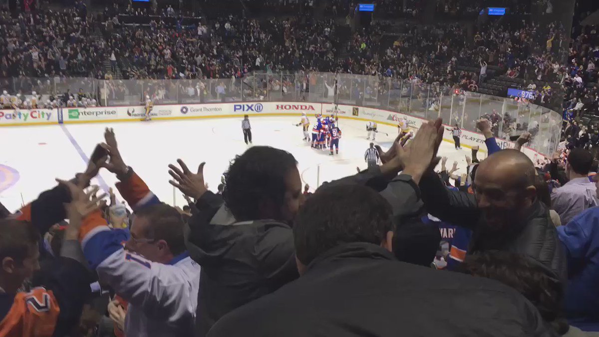 High fives all around! ✋✋✋ #IslesWin https://t.co/UPun4Vn9mW