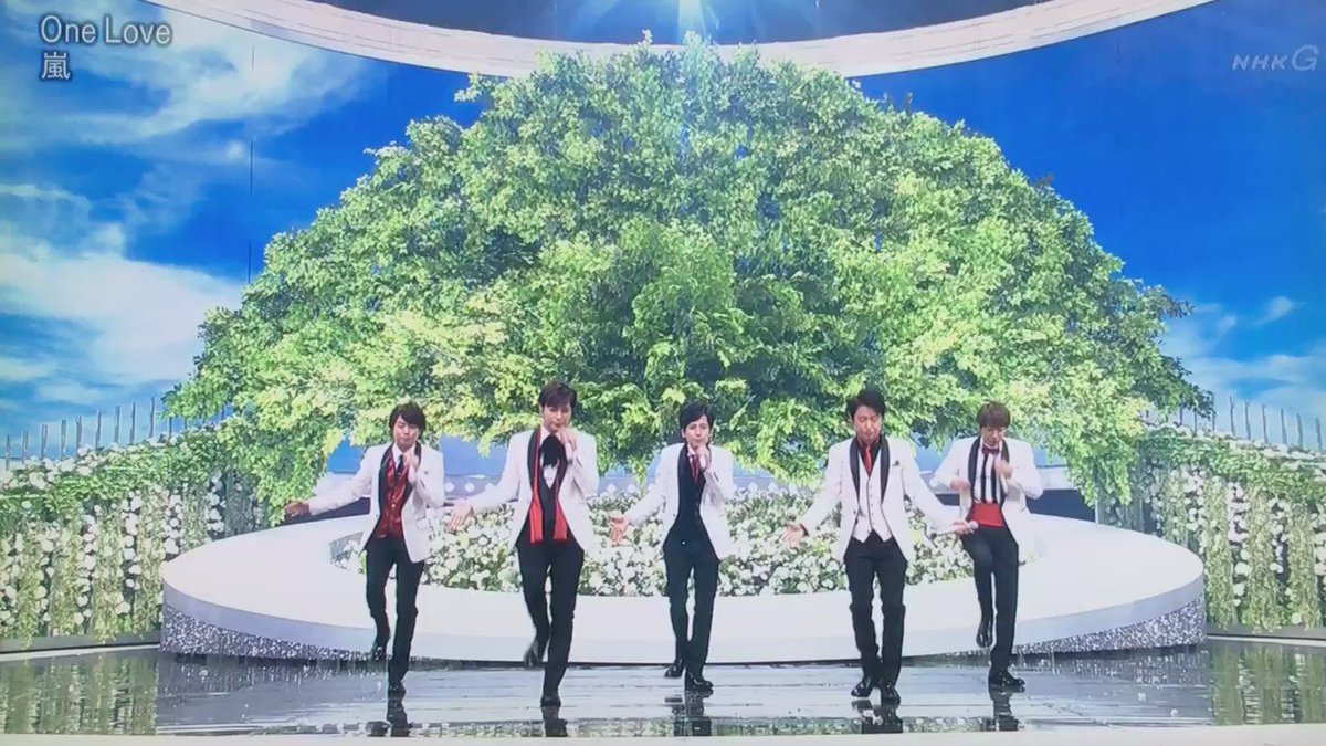 潤 く ま 嵐 紅白スペシャルメドレー One Love 相葉ちゃん泣いてる みんなが寄り添ってるの感動する 絆がすごいな 嵐 紅白歌合戦16 潤 く ま 嵐 紅白スペシャルメドレー One Love 相葉ちゃん泣いてる みんなが寄り添ってるの感動する 絆がすごいな 嵐 紅白歌合戦16