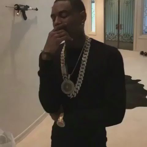 ⓛⓔⓣⓘ (@leticiaameza) on Twitter photo 2018-04-21 18:07:08 Belly telling the XO crew what happened last night Belly telling the XO crew what happened last night