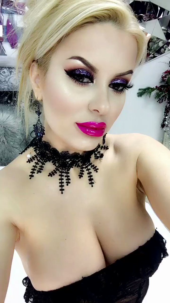 Model - Queen Diamond Doll mistress