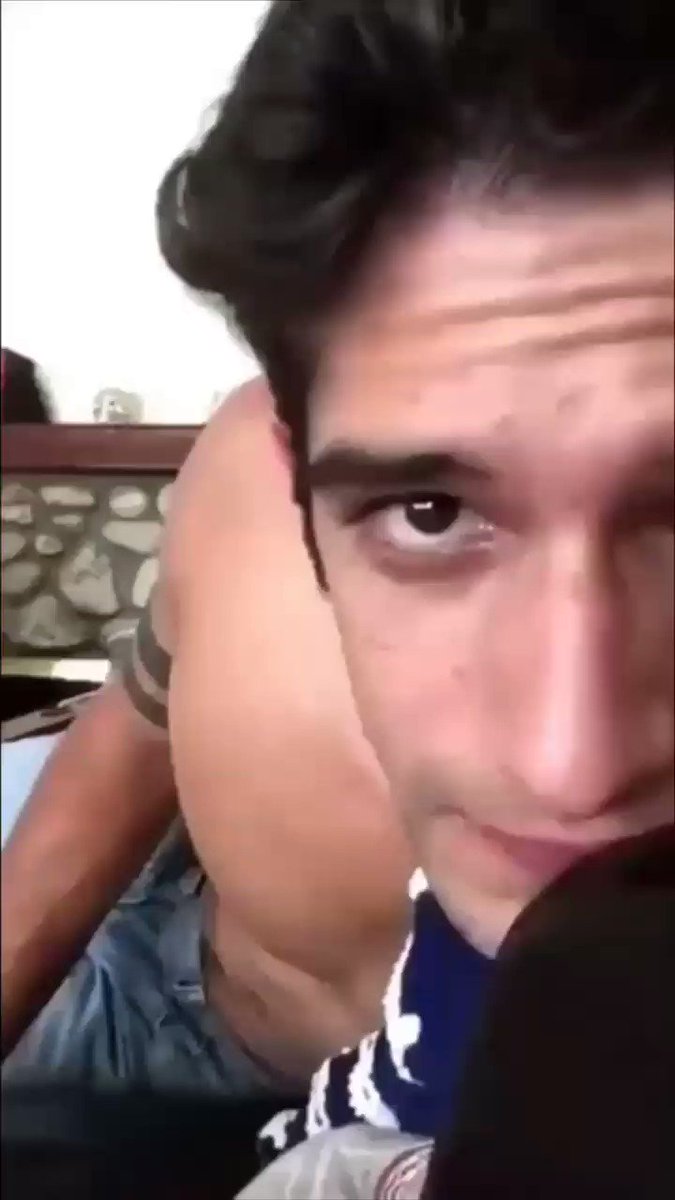 “Tyler Posey leaked video https://t.co/EcAj1vTikR” .