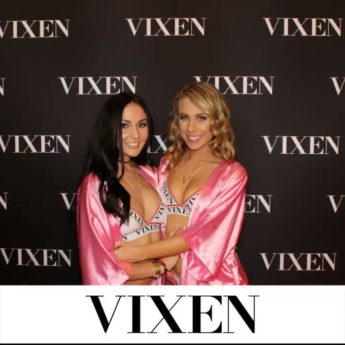 Much love for my Angel sistaaaa @ArianaMariexxx ?? come check us out at the @vixen_com booth ?? https://t