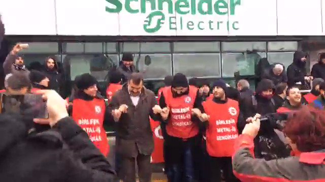 Metal İş kazan kaldırdı: 2 bin 200 işçi 13 fabrikada greve çıktı