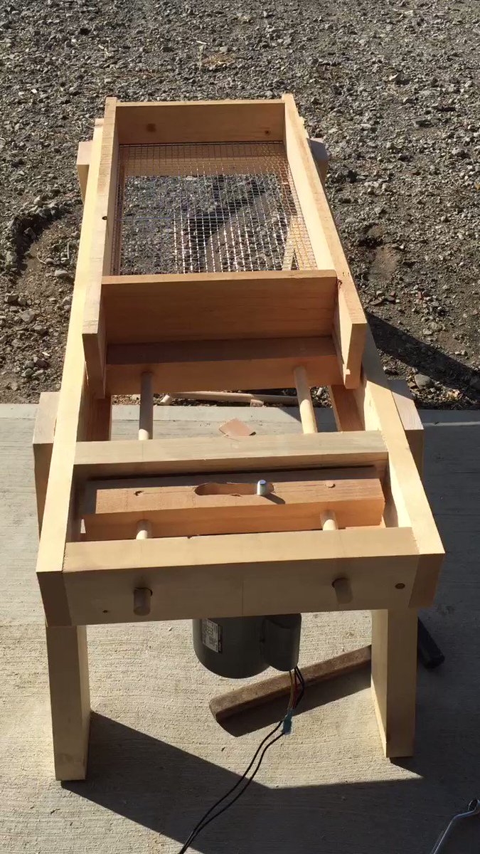 望月 聡志 木組みだけで作る 自作土ふるい機 笑笑