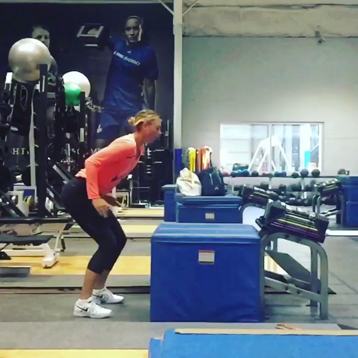 A few jumps, a little balance and some yoga to finish off a strong Saturday. 👊🏻 https://t.co/sGR7q0mLlI