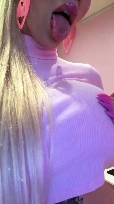 Can I have a lick?? https://t.co/dTb13mOe9n