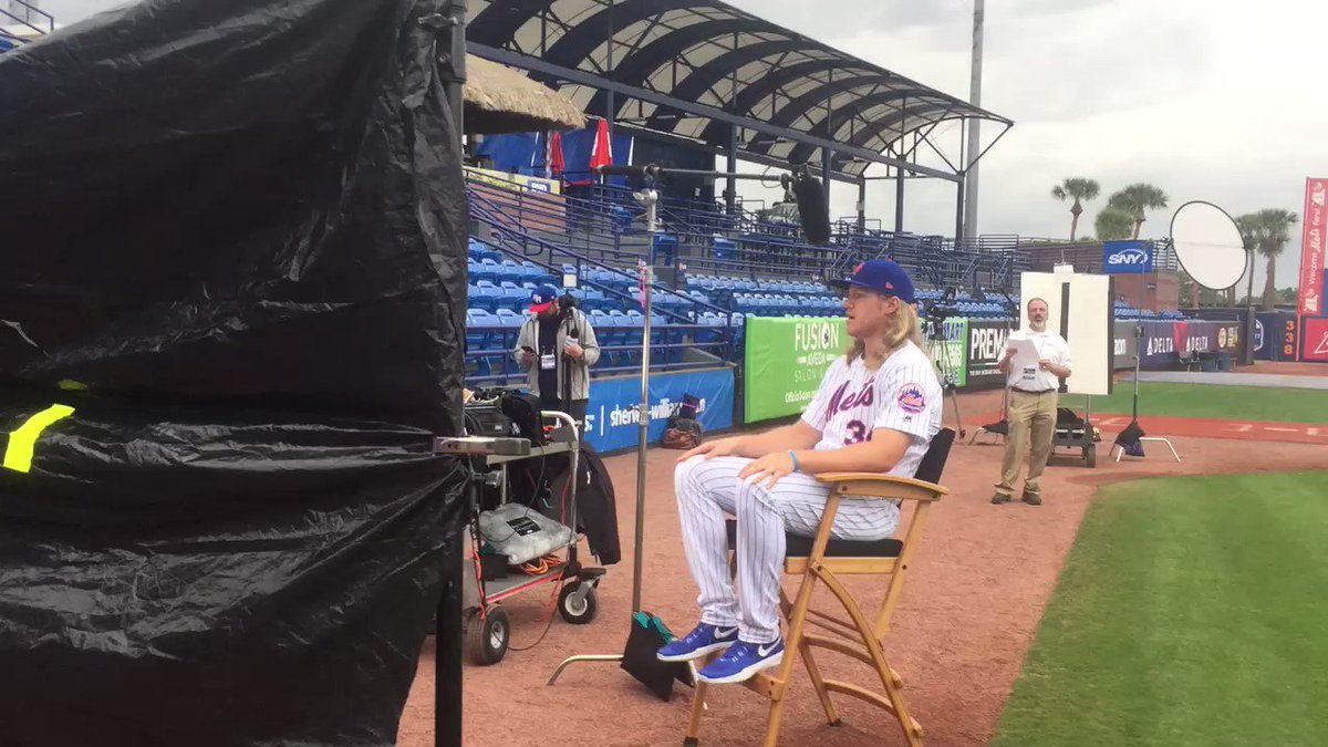 Follow us on #Snapchat for a behind the scenes looks at #Mets #PhotoDay.  👻: mets https://t.co/4bwjjXjfsK