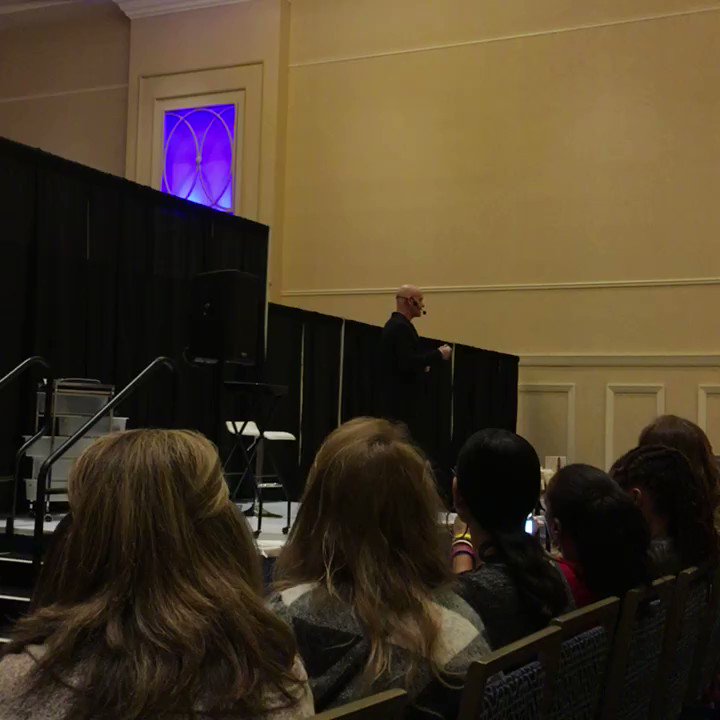 #wellalife #douglasdavid talking about social media! @garyvee he also knows what's up!! https://t.co/mYl6xroA3m
