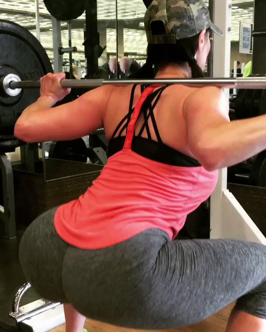 #LegDay #GirlsThatLift #sexy #Booty🍑 #Squat #LustArmy https://t.co/F6RYQMeKUT