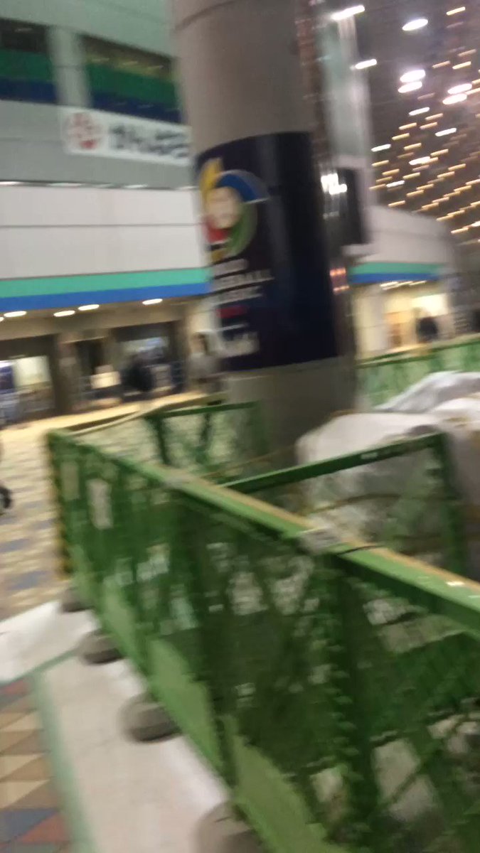 東京ドーム、コミケ並みの終電ダッシュが始まりました、こちらからは以上です。