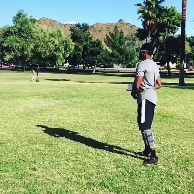    Raiders punter Marquette King wishes Derek Carr happy bday by smoking a cake (via 