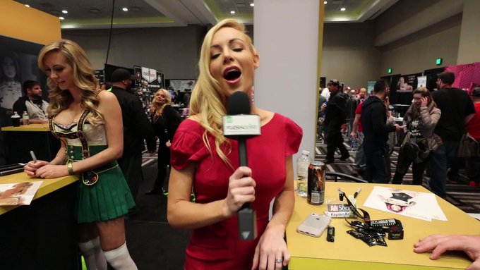 Gimme that #FridayFeeling !!!
#FlashbackFriday to the #AVNShow
#pornstars #sexy #hotgirls https://t.