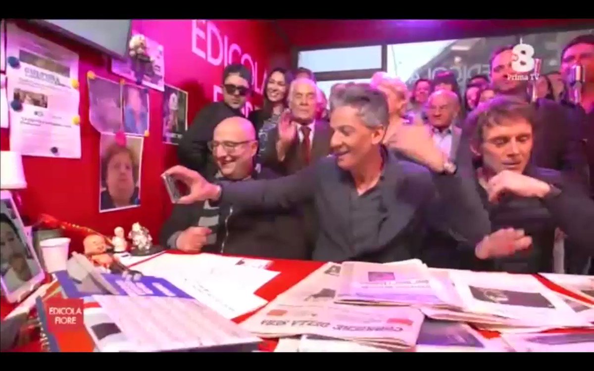 festeggiamo così il nostro PRIMO MILIONE DI VIEWS !!!! 😍 grazie @Fiorello @edicolafiore @fin2danti https://t.co/Cjc6Milq90