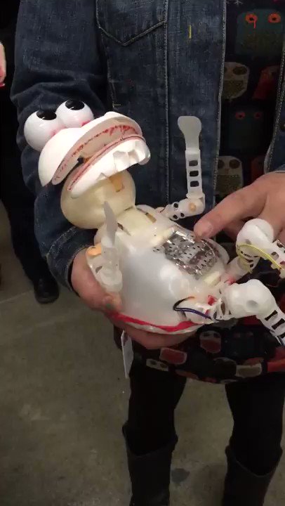 まさに悪夢wファーを剥ぎ取られた不気味なエルモwww