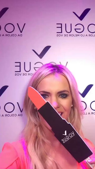 En el lanzamiento de #VogueCosmeticos de @lorealargentina ?⭐️ https://t.co/7qycX4YfuV