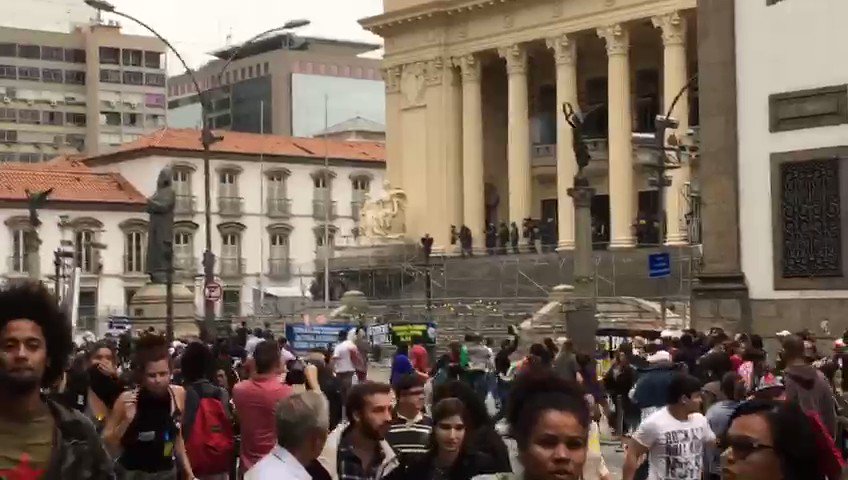 https://pbs.twimg.com/ext_tw_video_thumb/858041878222168065/pu/img/4eFAj2aRn9Ry0Hzi.jpg
