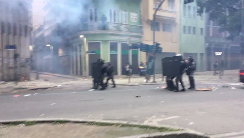 https://pbs.twimg.com/ext_tw_video_thumb/858051944497242112/pu/img/tvllAs-_xpC38wdG.jpg