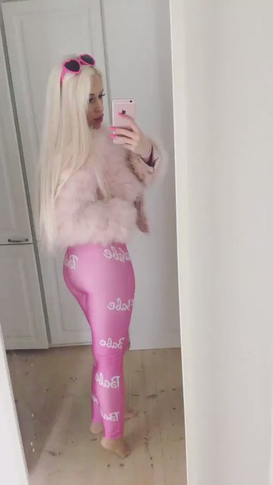 Doll hair doll everything ?? https://t.co/ltcMfjtHVt