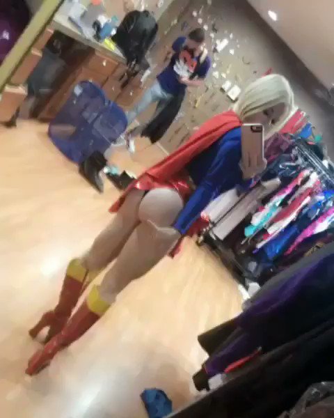 Who knew super girl had a big booty😉 https://t.co/Gn0Yvi54QE