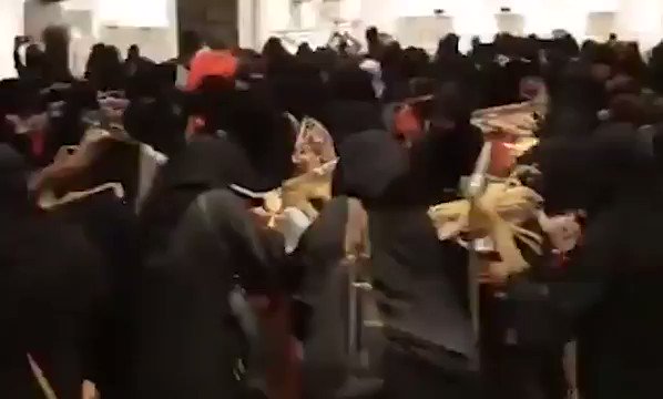 Suudi Arabistan’da kadınların alışveriş çılgınlığı Suudi Arabistan’da kadınların alışveriş çılgınlığı