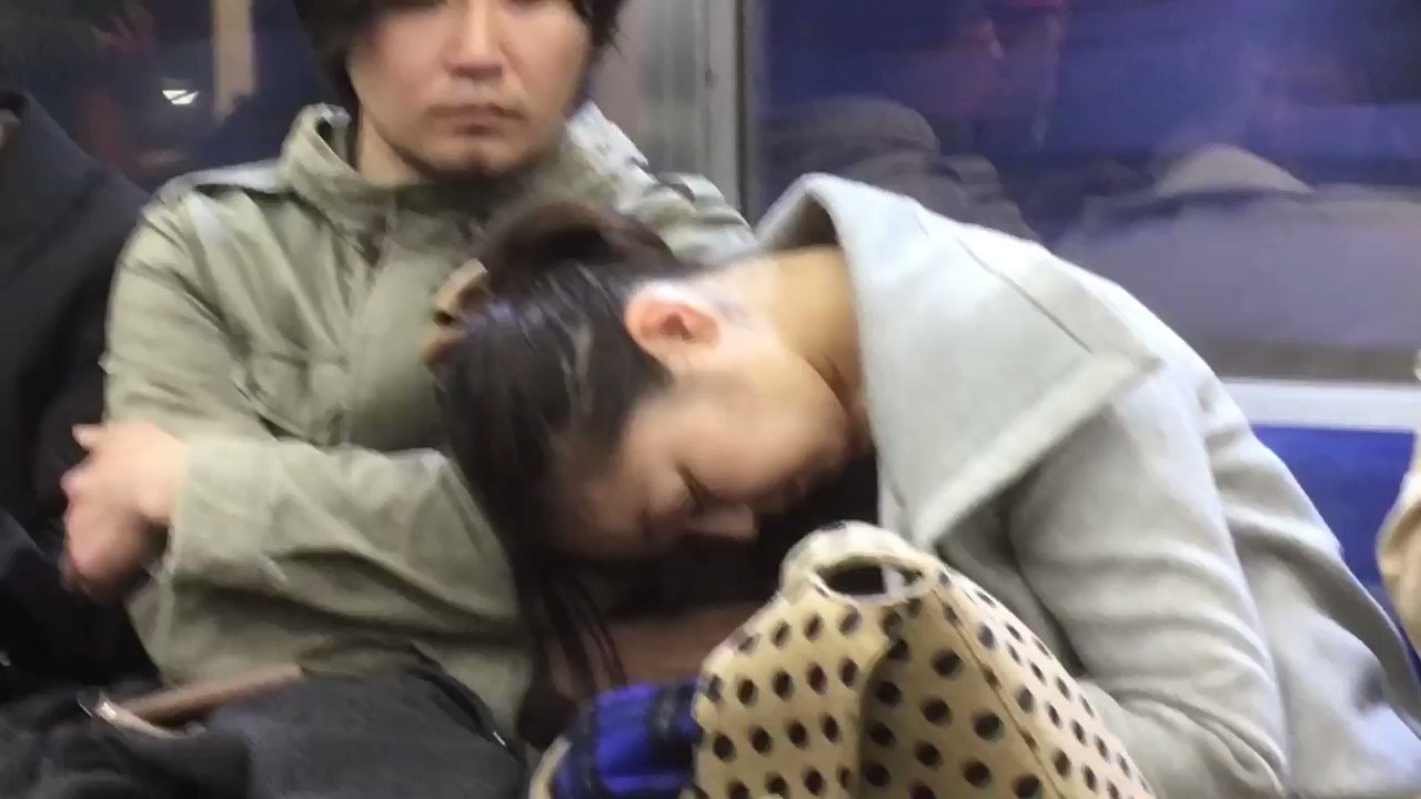 電車 胸 揉む