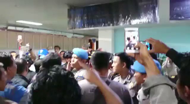 Video Twitter sedang dimuat Video Twitter sedang dimuat