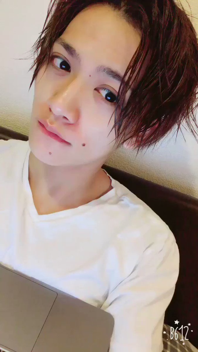 藤田 富 Weiboで昨日あげた動画 ほくろが無くなるまであと二日 みんなからチョコチップっていじられてたのが懐かしい すごく寂しいなあ